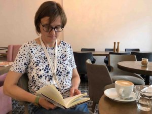 Lesen im Café, (c) Doreen Trittel