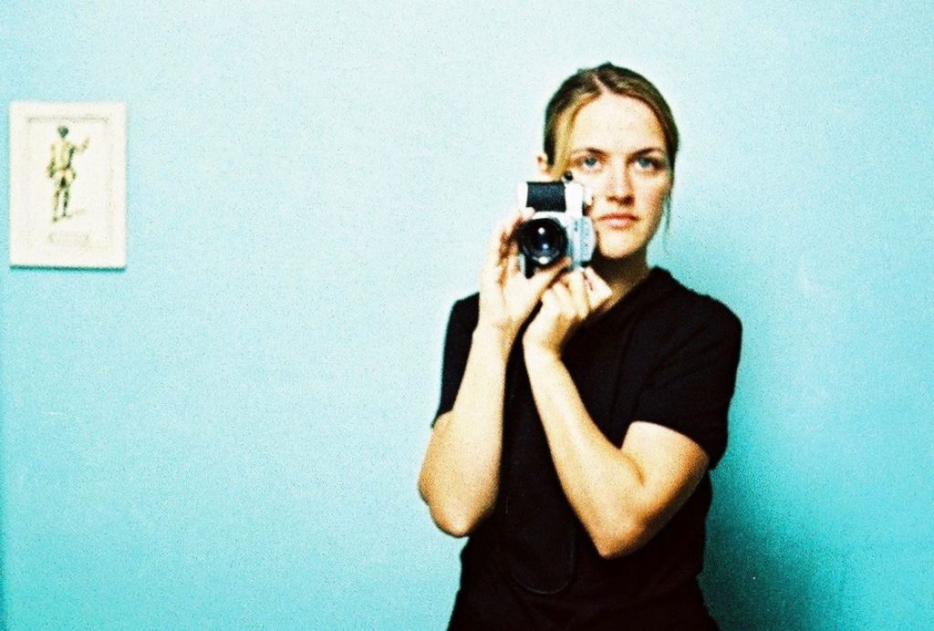 Selbstporträt mit Kamera, analog, cross, Künstlerin, Doreen Trittel